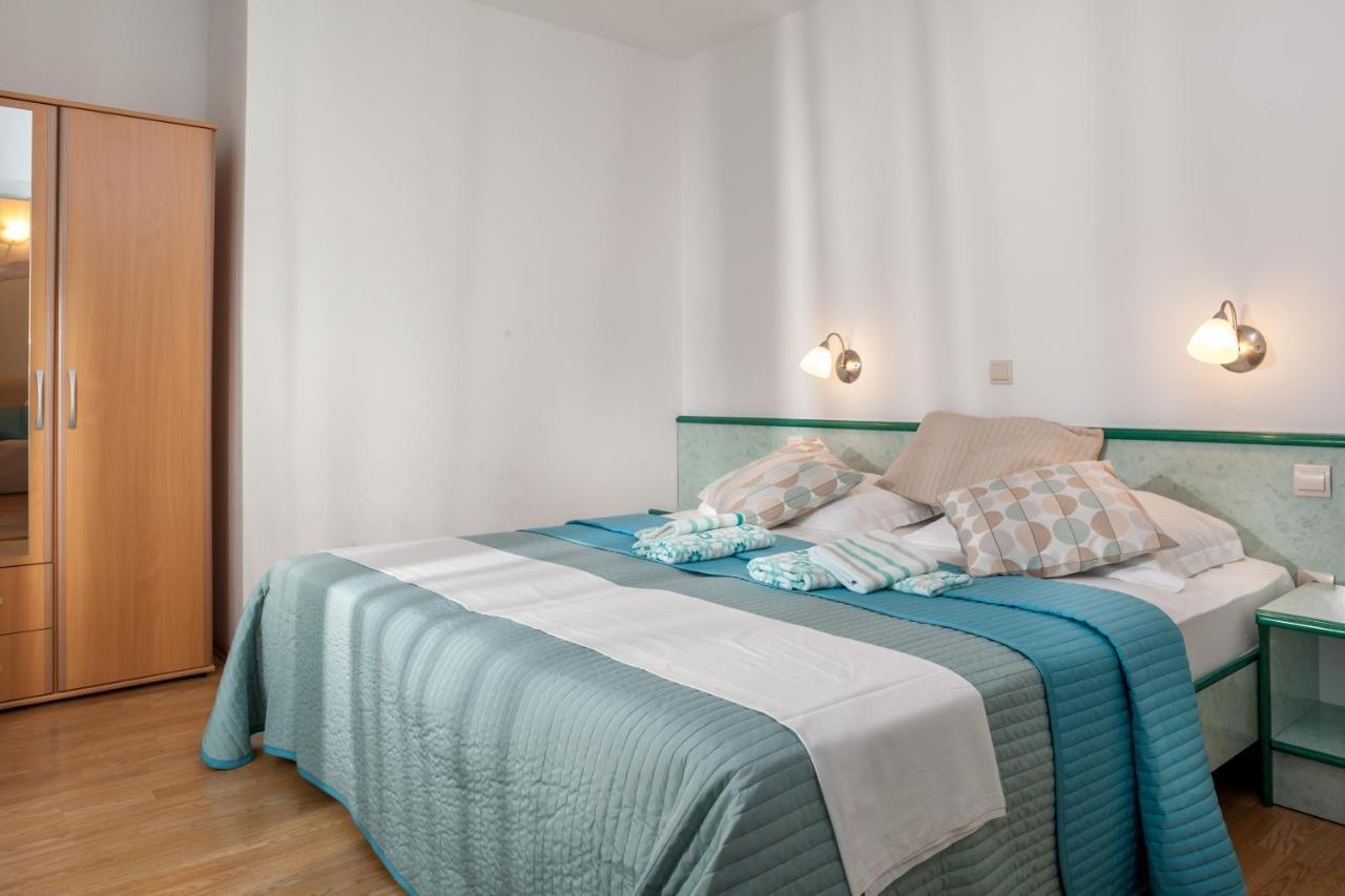 Apartments Leut 80M From The Sea Podgora Oda fotoğraf