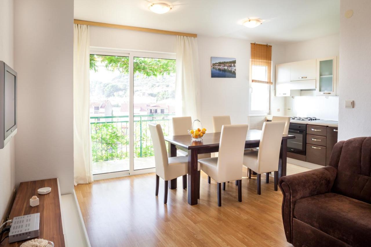 Apartments Leut 80M From The Sea Podgora Oda fotoğraf
