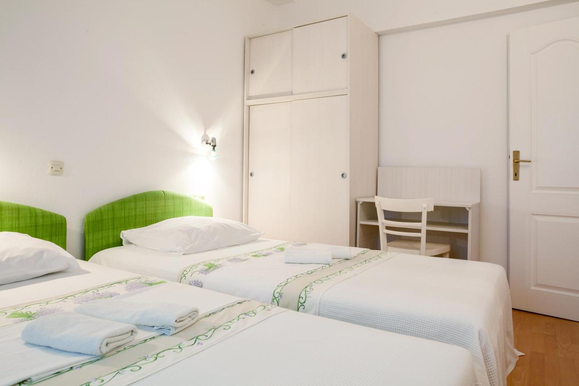 Apartments Leut 80M From The Sea Podgora Oda fotoğraf