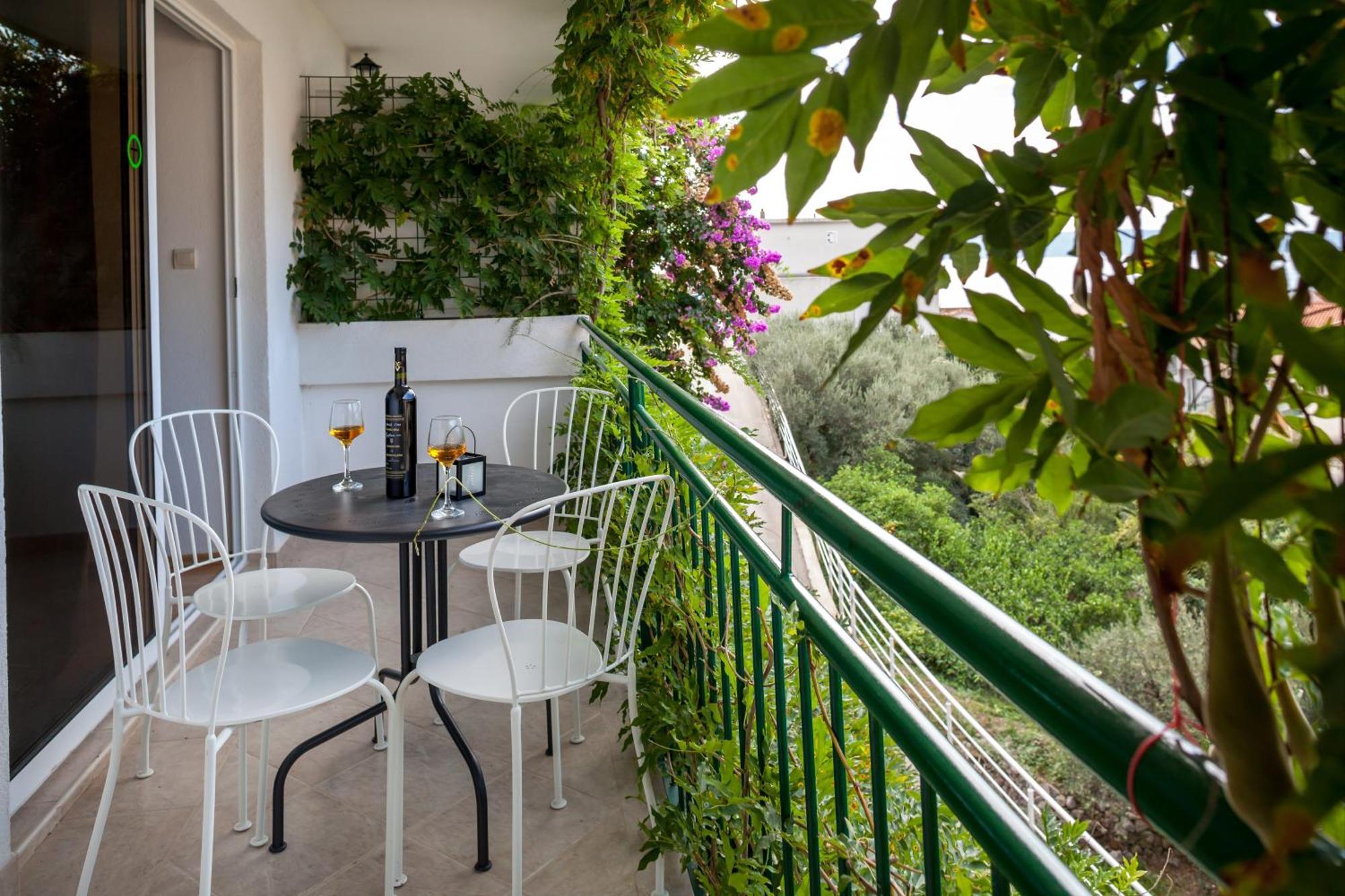 Apartments Leut 80M From The Sea Podgora Oda fotoğraf